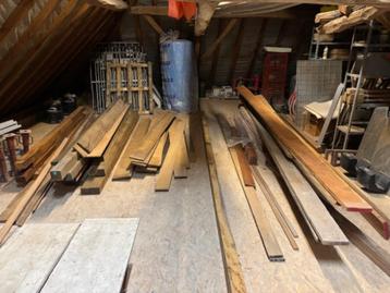 Lot allerhande hout beschikbaar voor biedingen