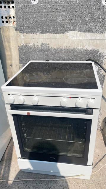 cuisinière vitro céramique AEG super etat ! beschikbaar voor biedingen
