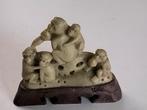 Vintage beeldje 'apenfamilie' in speksteen, Antiek en Kunst, Ophalen of Verzenden