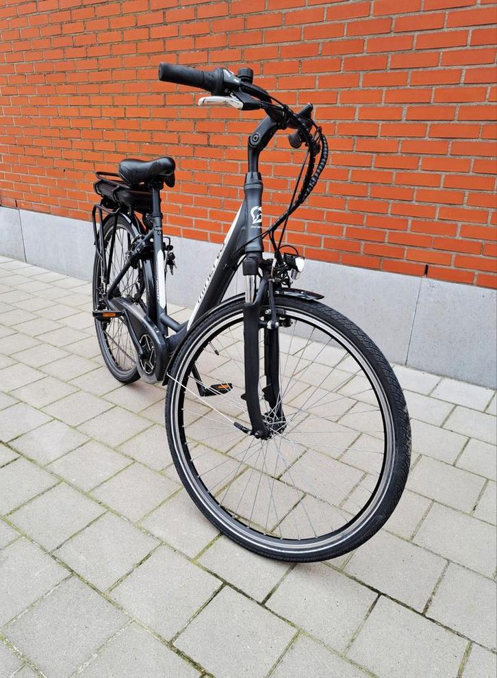 Elektrische fiets middenmotor 2jaar oud, Fietsen en Brommers, Elektrische fietsen, Zo goed als nieuw, 50 km per accu of meer, Ophalen