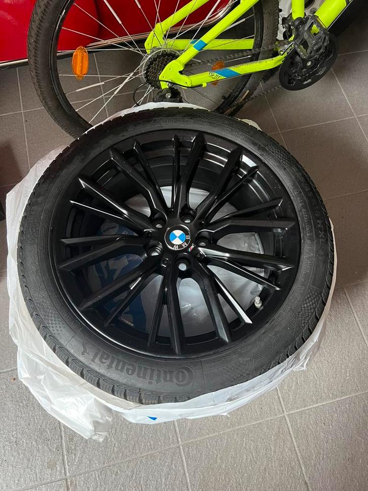 BMW velgen  + banden (zo goed als nieuw <2.500km), Auto-onderdelen, Banden en Velgen, Banden en Velgen, Winterbanden, 18 inch