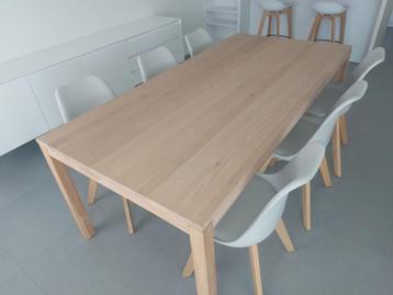 Eettafel beschikbaar voor biedingen