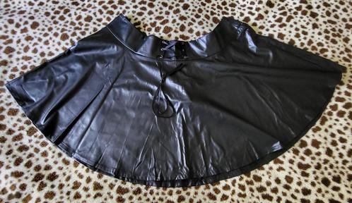 Imitatie lederen rok met veteraccent 5xl US 30/32 - EU 56/58, Kleding | Dames, Grote Maten, Nieuw, Rok, Zwart, Ophalen of Verzenden