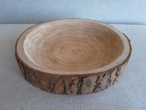 Decoratieve houten schaal gemaakt van een boomstronk, Huis en Inrichting, Woonaccessoires | Schalen en Manden, Zo goed als nieuw