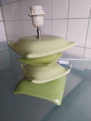 Moderne lamp, tafellamp, lampedair beschikbaar voor biedingen
