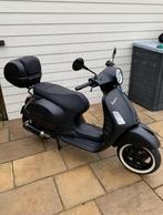 Vespa GTS 125 notte, Fietsen en Brommers, Scooters | Vespa, Ophalen, Zo goed als nieuw