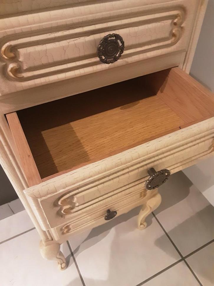 Bijzetkastje  craquelé  !, Huis en Inrichting, Slaapkamer | Nachtkastjes, Zo goed als nieuw, Ophalen