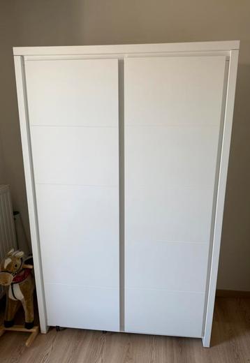 Set: kast , junior bed (ombouwbaar naar babybed) , commode beschikbaar voor biedingen