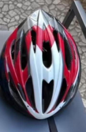 rood/witte helm met dik binnenschuim  beschikbaar voor biedingen