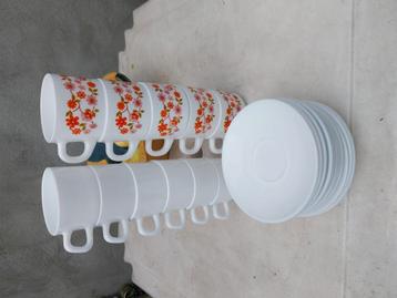 Ensemble de 11 tasses et sous tasses arcopal, Enlèvement, Comme neuf