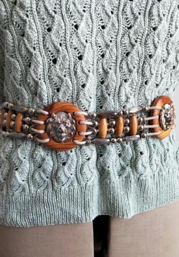 Unique vintage belt with lions (size 75) beschikbaar voor biedingen