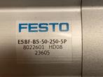 FESTO Elektrocilinder ESBF-BS-50-250-5P, Hobby en Vrije tijd, Elektronica-componenten, Zo goed als nieuw, Verzenden