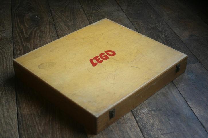 Houten opbergbak lego jaren 60/70 (VOL), Kinderen en Baby's, Speelgoed | Duplo en Lego, Gebruikt, Lego, Complete set, Ophalen of Verzenden
