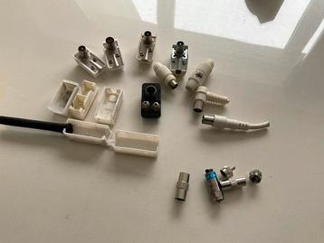 Lot  coaxiale kabelconnectoren coax verloopstekkers beschikbaar voor biedingen