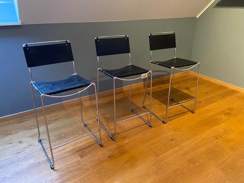 Bar stools x3 : chrome frames and faux leather seat/ back, Maison & Meubles, Tabourets de bar, Utilisé, 60 à 90 cm, Métal, 3 tabourets
