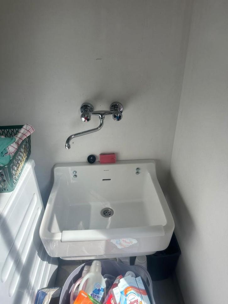 Uitgietbak + bijhorende kraan, Doe-het-zelf en Bouw, Sanitair, Zo goed als nieuw, Kraan, Chroom, Ophalen