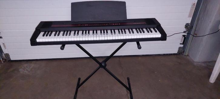 Roland EP-77 digitale piano – nieuwstaat – X-stand  Speciaal, Muziek en Instrumenten, Piano's, Zo goed als nieuw, Piano, Bruin