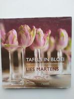 Boek "Tafels in bloei" (Lies Martens), Bloemschikken, Groendecoratie, Diverse auteurs, Ophalen of Verzenden, Zo goed als nieuw