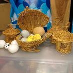 Rieten decoratie met stenen eieren en kipjes, Diversen, Pasen, Ophalen of Verzenden, Zo goed als nieuw