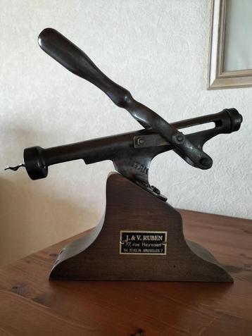 Ancien tire bouchon de bar Maison Ruben  beschikbaar voor biedingen