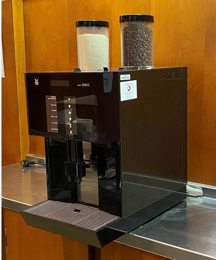 Machine à café. 0491/307.307, Elektronische apparatuur, Koffiezetapparaten, Gebruikt, Koffiebonen, Combi, 10 kopjes of meer, Ophalen