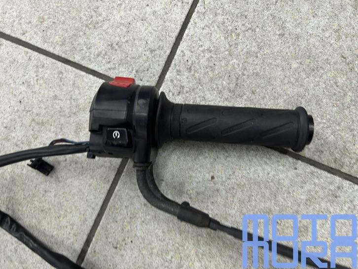 Gashendel voor de Suzuki GSR 600 2006 - 2010 GSR600 stuursch, Motoren, Onderdelen | Suzuki, Gebruikt, Ophalen of Verzenden