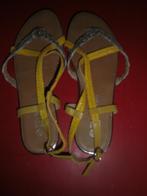 sandales pour femmes sandales à semelle plate taille 42, Comme neuf, Jaune, Enlèvement ou Envoi, Sandales et Mûles