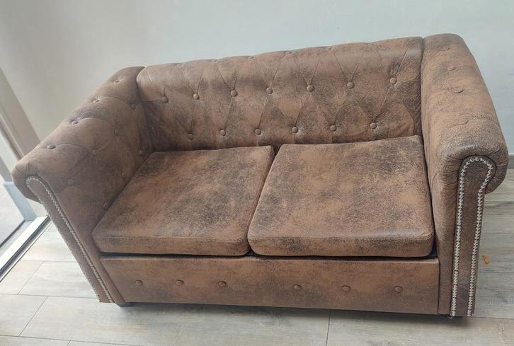 Tweezit zeteltje Chesterfield-stijl, Huis en Inrichting, Zetels | Zetels, Zo goed als nieuw, Rechte bank, Tweepersoons, Minder dan 150 cm