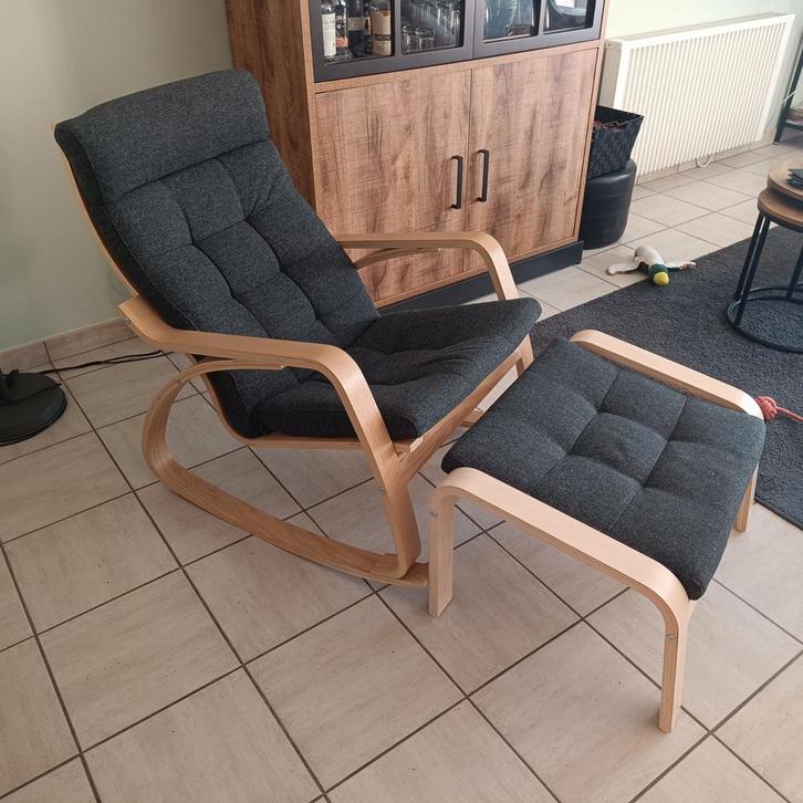 Schommelstoel met voetbankje, Huis en Inrichting, Fauteuils, Zo goed als nieuw, Stof, Ophalen