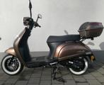 Venesi Bella 50 Cc  B- klasse Vespa look-a-like, Fietsen en Brommers, Scooters | Overige merken, Ophalen, Zo goed als nieuw