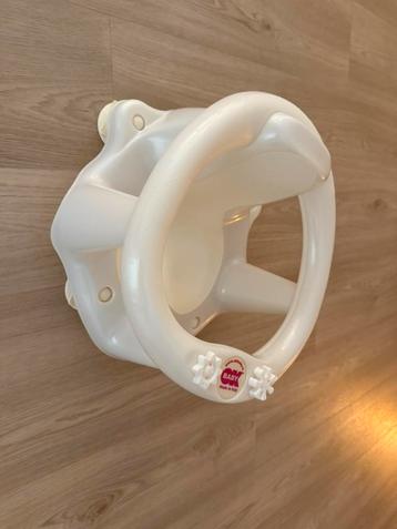 Verzorgingskussen (Koeka hoes) en badring beschikbaar voor biedingen