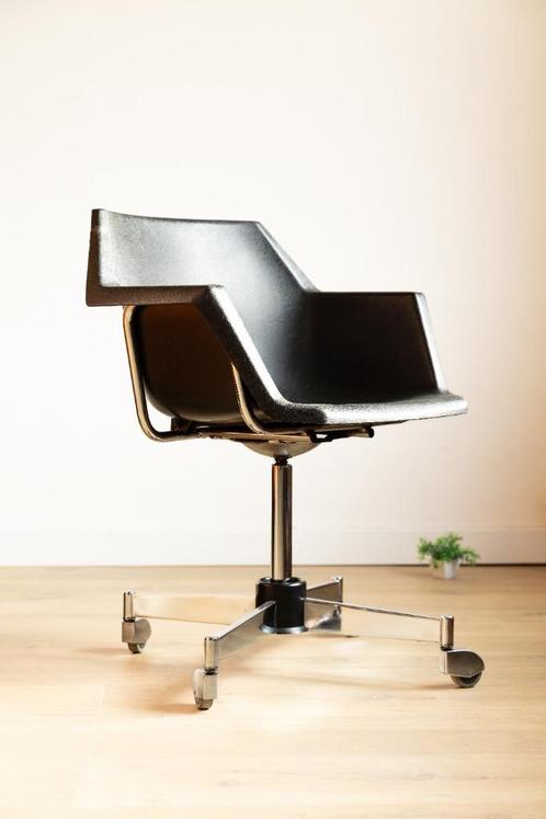 Prachtige vintage kuipstoel, Huis en Inrichting, Stoelen, Gebruikt, Eén, Kunststof, Ophalen of Verzenden