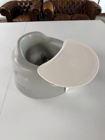 Bumbo seat met tafel en riempjes beschikbaar voor biedingen