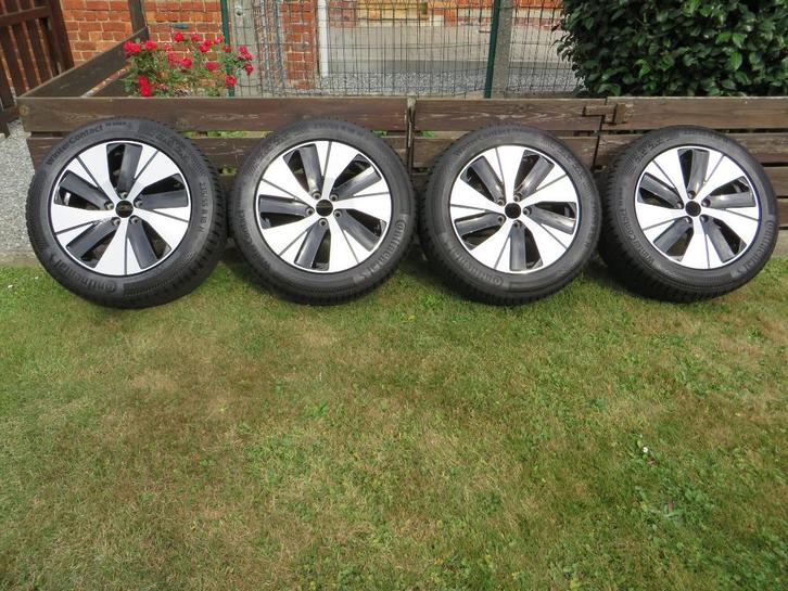 Originele Volvo velgen XC 40, met nieuwe winterbanden, Auto-onderdelen, Banden en Velgen, Velg(en), Winterbanden, 18 inch, 235 mm