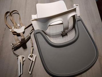TripTrap babyset met tafelblad en veiligheidsharnas beschikbaar voor biedingen