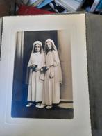oude foto 2 meisjes vormsel foto Bulens Merksem, Foto, Ophalen of Verzenden, Zo goed als nieuw, Voor 1940