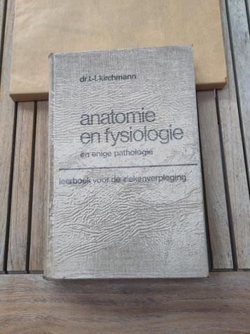 Anatomie en fysiologie, leerboek  beschikbaar voor biedingen