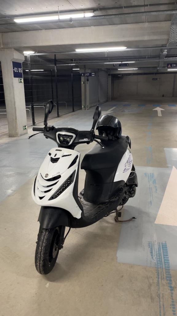 Piaggo zip, Fietsen en Brommers, Scooters | Piaggio, Zo goed als nieuw, Zip, Ophalen