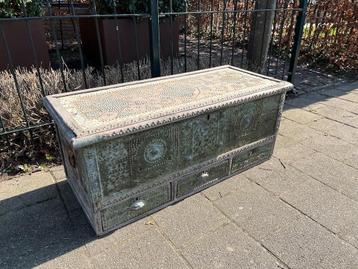Unieke Arts & Crafts kist 18e/19e eeuws beschikbaar voor biedingen