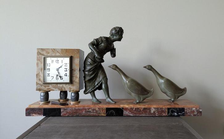art deco garnituur - klok met vrouw en 2 ganzen, Antiek en Kunst, Antiek | Brons en Koper, Brons, Ophalen