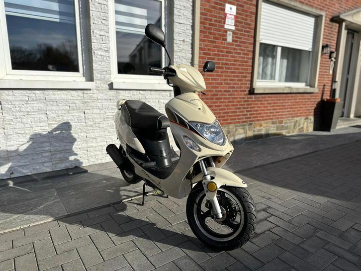 Razzo Strike A klasse met slechts 7000km, Fietsen en Brommers, Snorfietsen en Snorscooters, Zo goed als nieuw, Ophalen