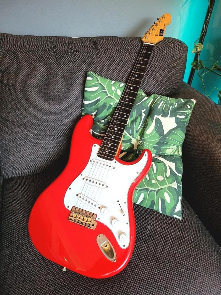 ESP 400 Series (Made In Japan) vintage "stratocaster", Muziek en Instrumenten, Snaarinstrumenten | Gitaren | Elektrisch, Zo goed als nieuw