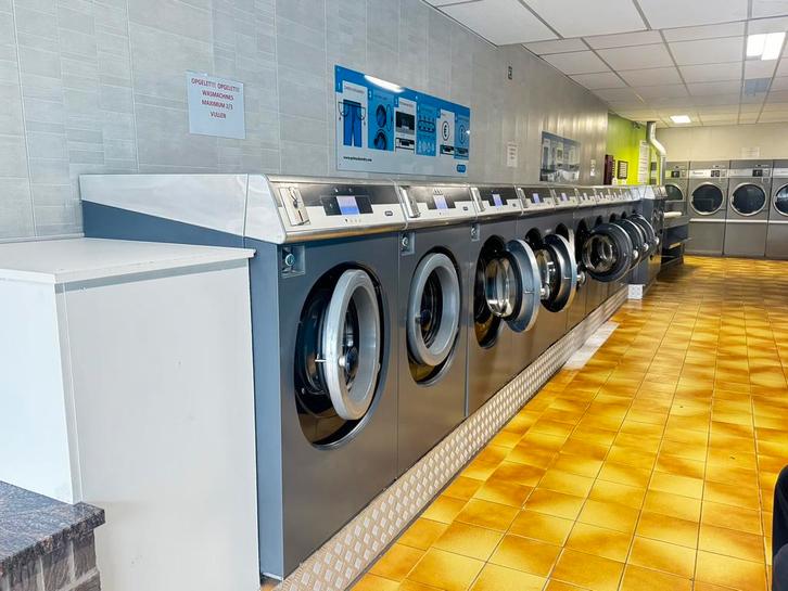 Wassalon over te nemen te Menen, Articles professionnels, Exploitations & Reprises