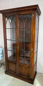 Vitrinekast, Ophalen