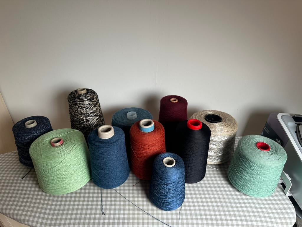 Lot bobijnen, Ophalen, Zo goed als nieuw