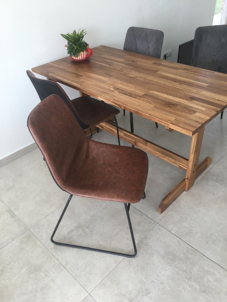 Table avec 4 chaises, 100 à 150 cm, Quatre personnes, Pin, Comme neuf