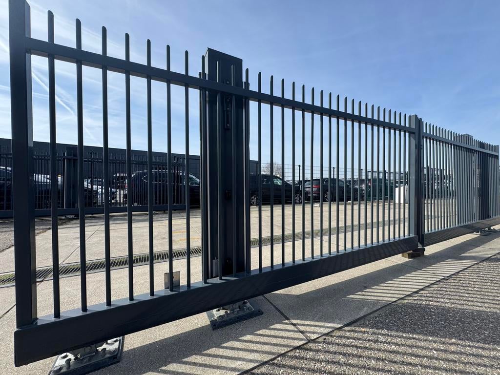 Nette Dubbele Automatische Schuifpoort, Tuin en Terras, Ophalen, Zo goed als nieuw, Schuifpoort