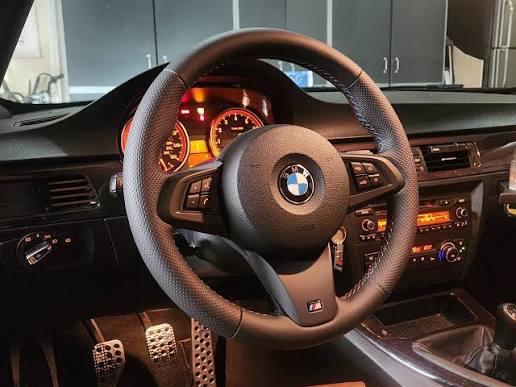 Volant Z4 retrofit sur E90/E91/E92/E93, Autos : Pièces & Accessoires, Commande, BMW, Neuf, Enlèvement ou Envoi