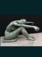 Table de dame en bronze, Enlèvement