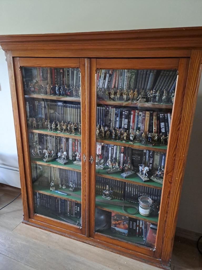 Houten vitrinekast klaslokaal  jaren '50, bruine kleur, Ophalen, Glas